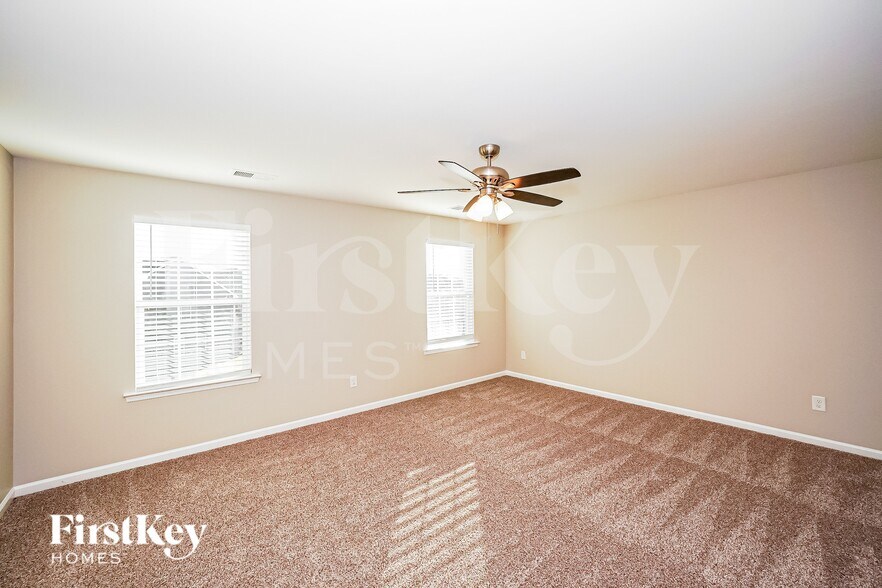 Building Photo - 205 Falls Cove Dr