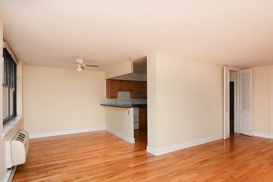 Building Photo - 1329 N Dearborn St
