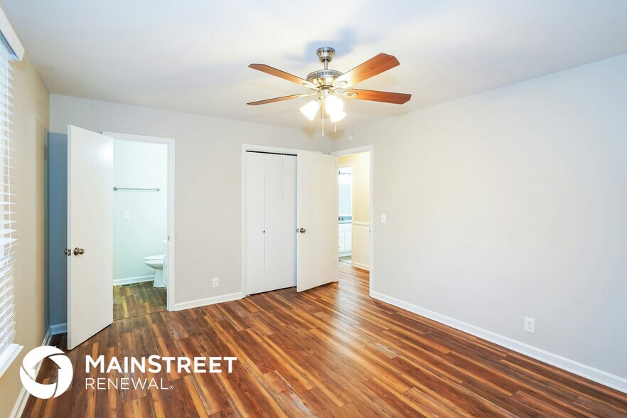 Building Photo - 242 Iris Dr