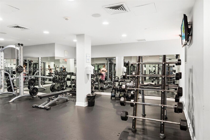 Building Photo - 1250 S Miami Ave