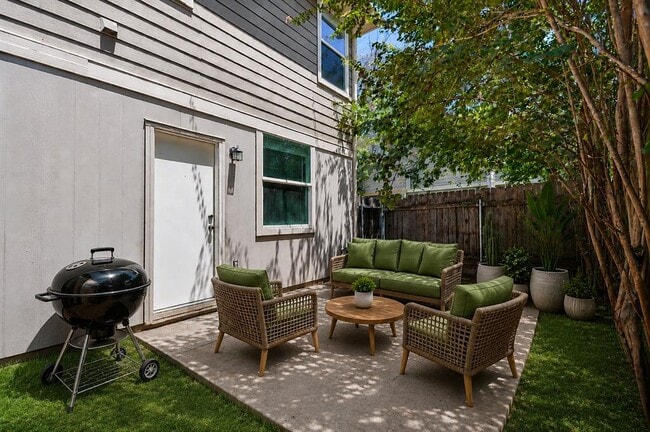 Building Photo - 14416 Lewis Carroll Ln