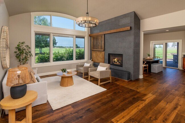 Building Photo - Stunning Tumalo Estate-6 Bed - 7.5 Bath ov...