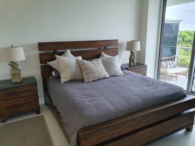 Building Photo - 16385 Biscayne Blvd