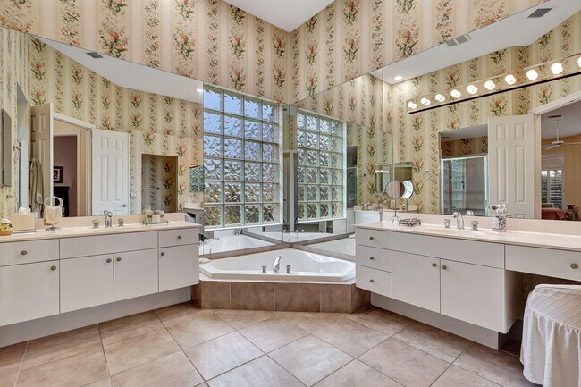 Building Photo - 8671 Falcon Green Dr