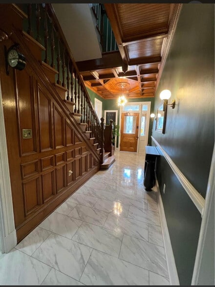 Building Photo - 612 Union St