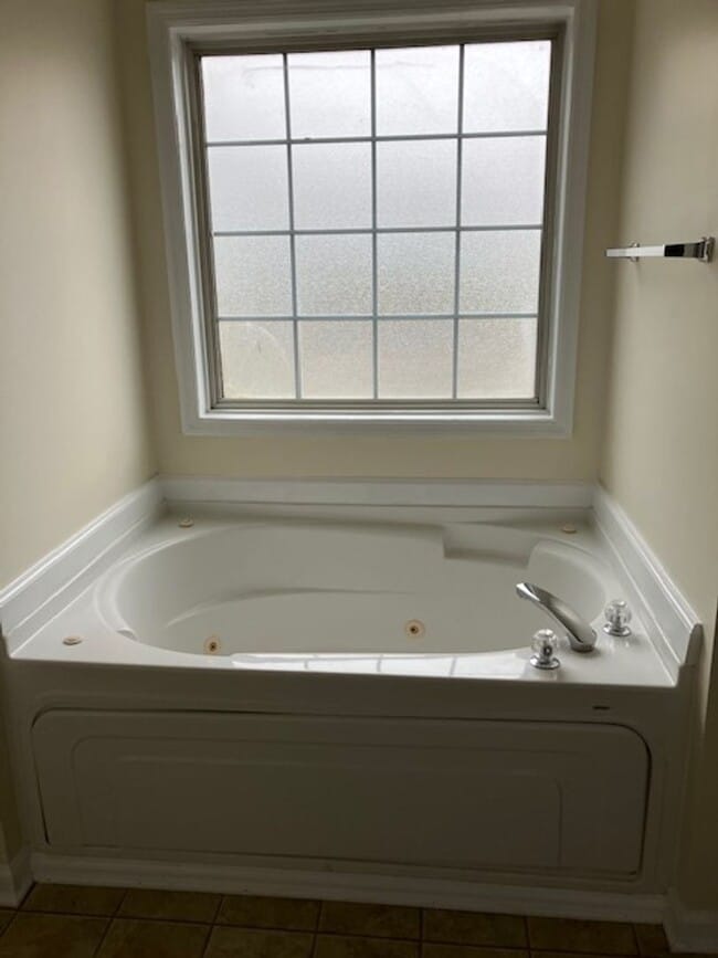 Building Photo - 802-H