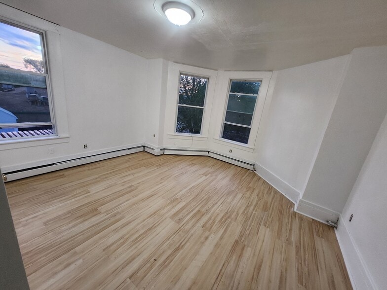 Livingroom - 84 Salem St