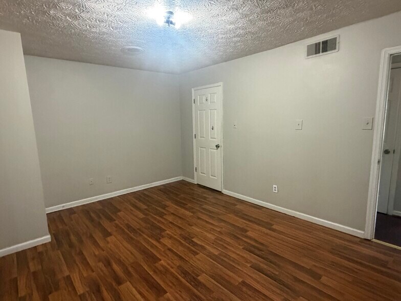 Building Photo - 3056 Dale Hollow Dr