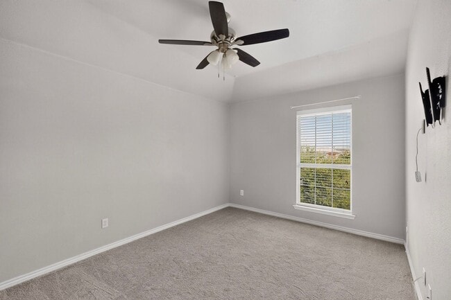 Building Photo - Spacious 4-Bedroom Home with Bonus Room and Large Backyard in Caruth Lake