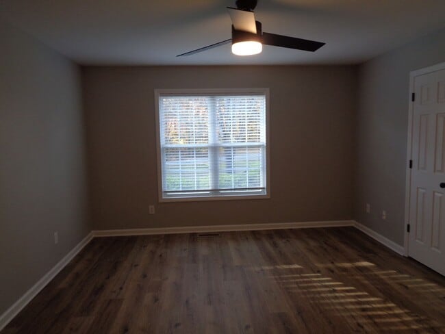 Building Photo - NICE-One Level House for Rent in Oak Ridge