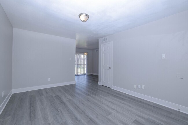 Building Photo - 9834 Denning Dr