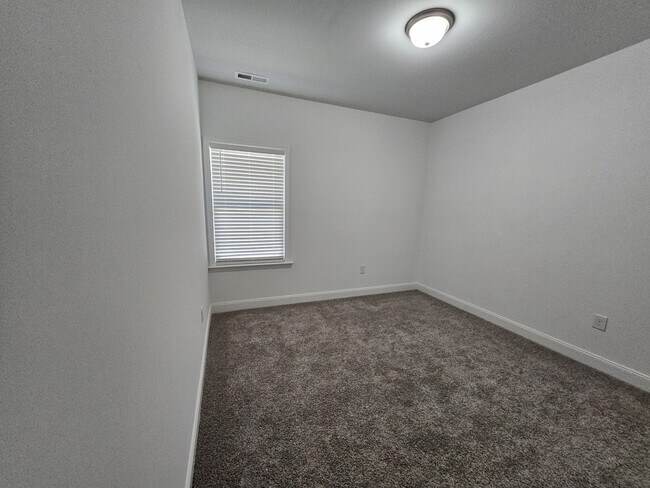 Building Photo - 112 Mergini Dr