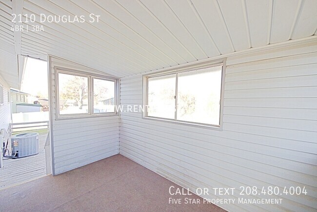 Building Photo - 2110 Douglas St