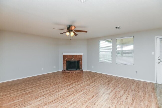 Building Photo - 1000 Bumble Bee Dr