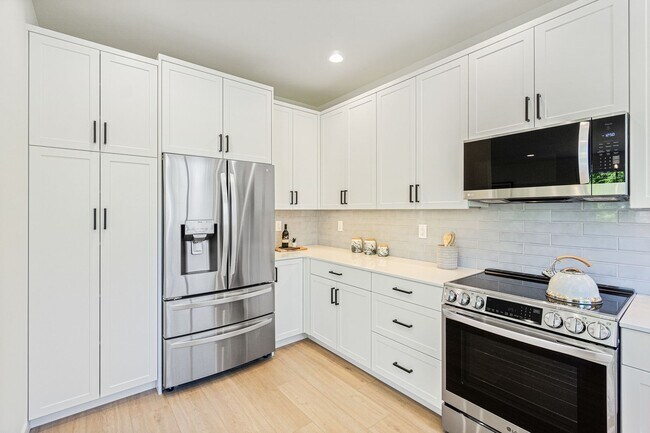 Building Photo - Montlake Townhome
