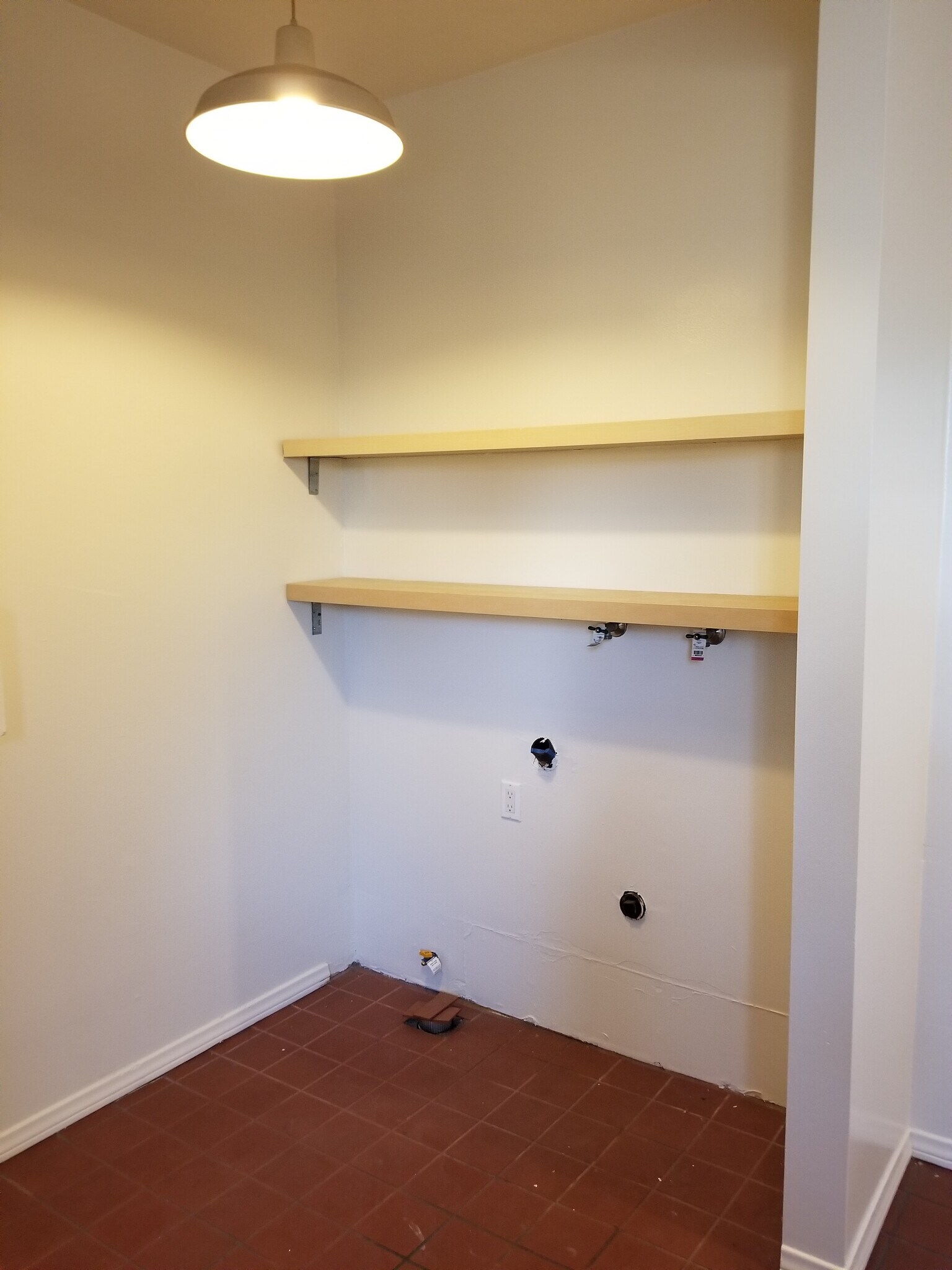 Washer/dryer hook up - 353 S Orlando Ave