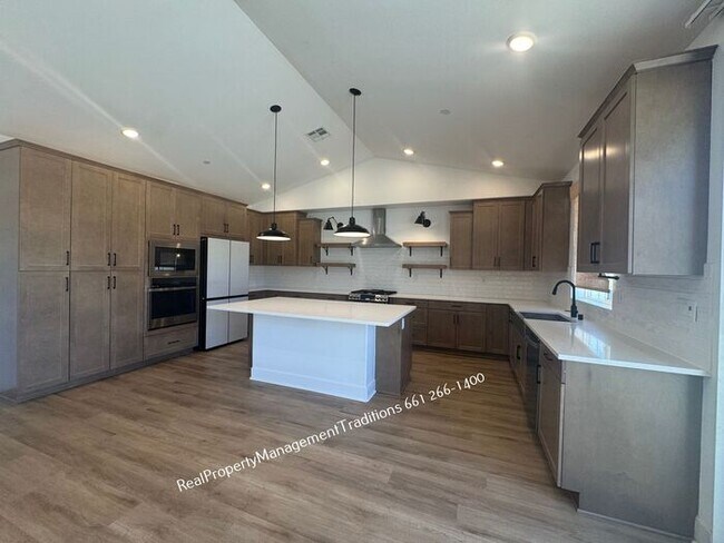 Building Photo - Modern Spacious 3 + 3 + Flex room