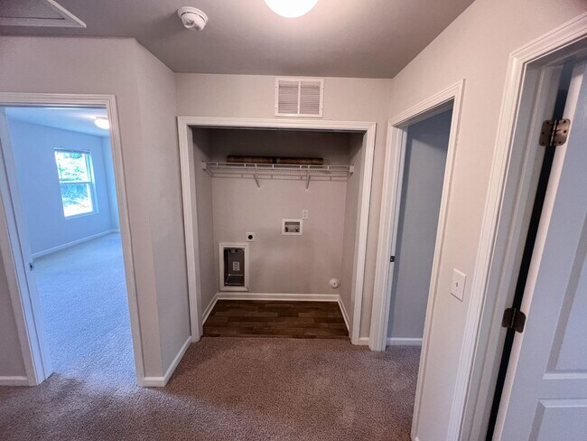 Building Photo - Gorgeous 3 bedroom, 2 1/2 bathroom two-story home in Winston Salem