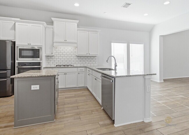 Building Photo - "Spacious 4-Bedroom Sanctuary in San Antonio - 1996 Sq Ft of Comfort and Style!"