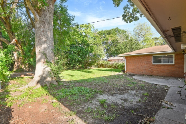 Building Photo - 1510 Narcille St