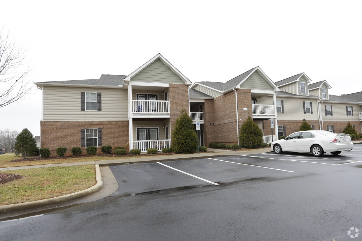 Lanier Pointe Apartments Shelby