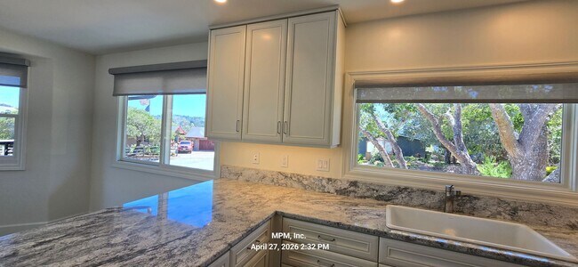 Building Photo - large custom home with peek a boo ocean views