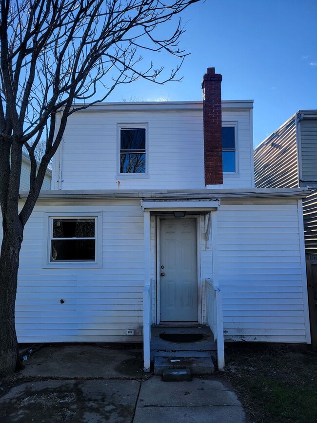 Building Photo - 1709 Everett St