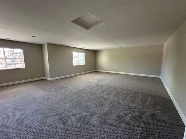 Building Photo - 2310 Madrid Dr