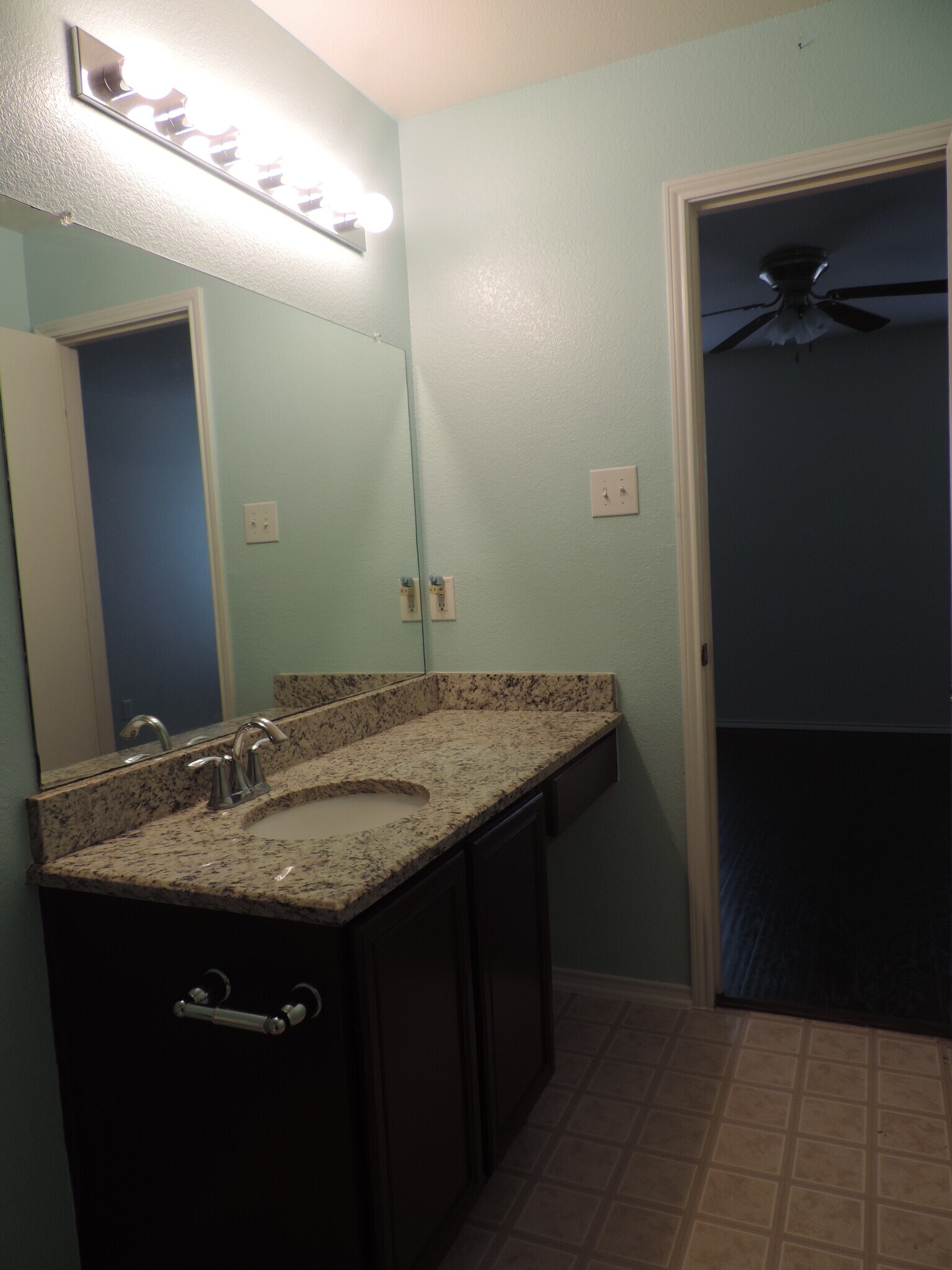 Master bath has granite - 2605 Ranchview Dr