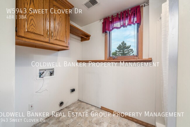 Building Photo - W5943 Sweet Clover Dr
