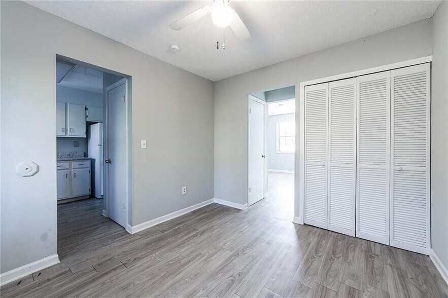 Dining room - 732 S Candler St
