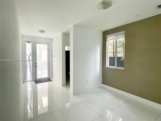 Building Photo - 6855 NW 103rd Ave