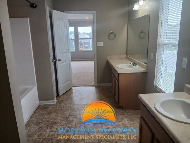 Building Photo - 15355 Tyler Mill Dr