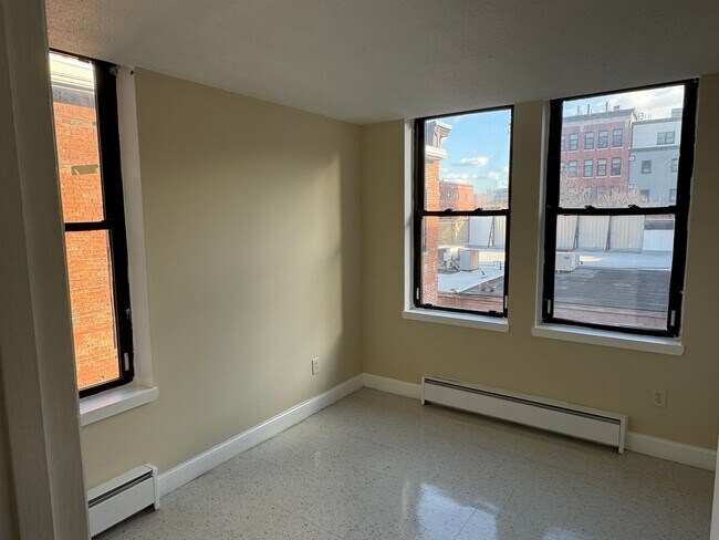 Building Photo - 46 Amesbury St