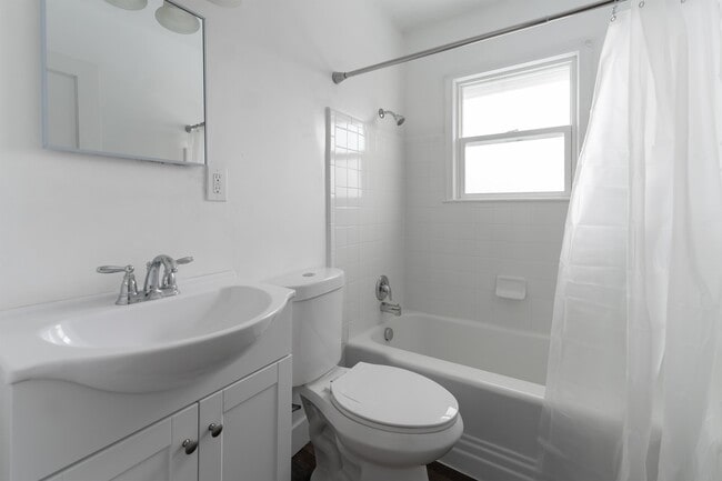 Building Photo - 15 S 400 W