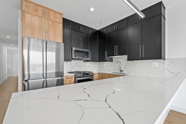 Building Photo - 3008 W Belmont Ave