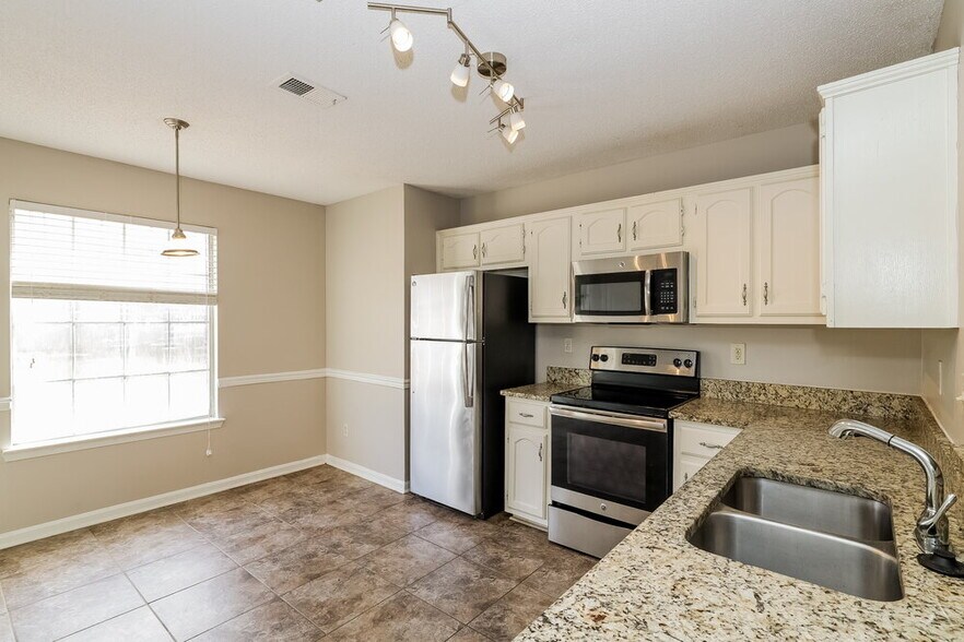 Building Photo - 6883 Lagrange Cir N