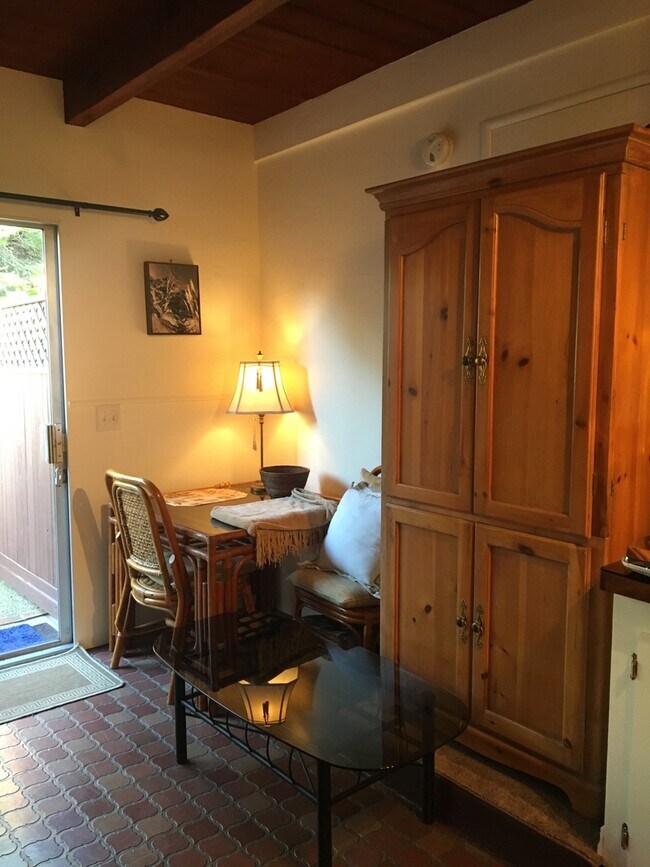 Building Photo - Dickman (740)