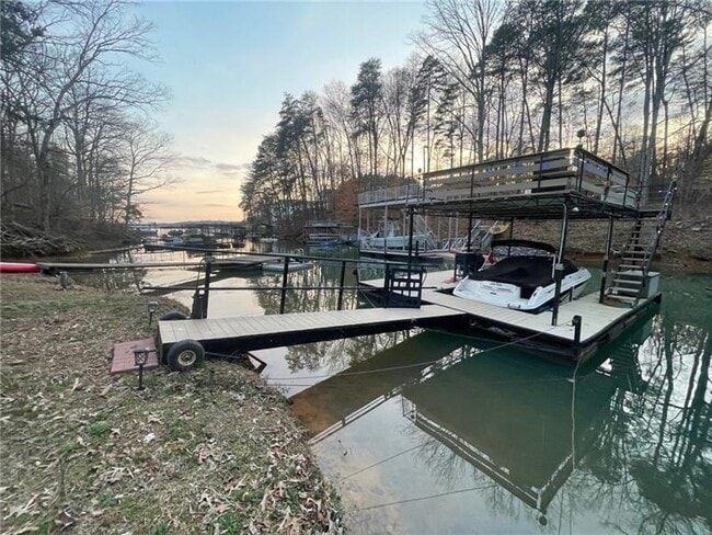 Building Photo - 4060 Merritt Dr