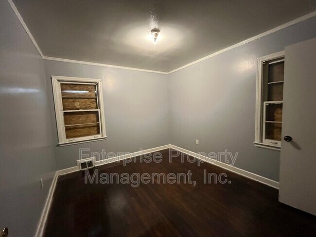 Building Photo - 1848 Woodburn Dr