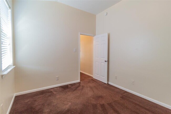 Building Photo - 17115 Sperry Landing Dr