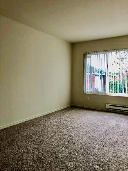 Building Photo - 3604 NE 73rd Pl