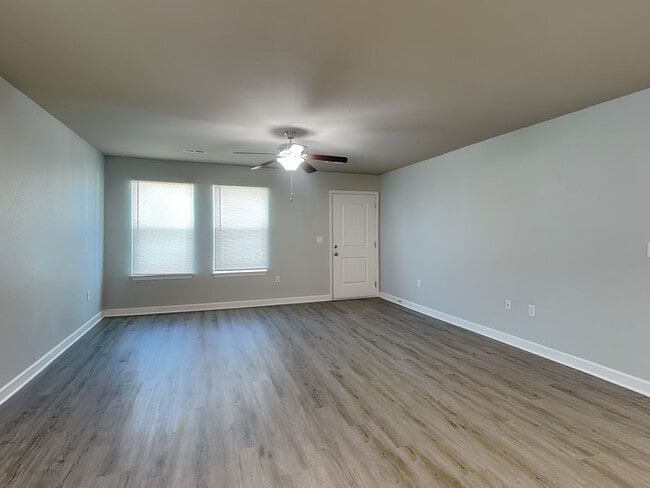 Building Photo - Charming 3-Bed, 2-Bath Home in Blue Springs