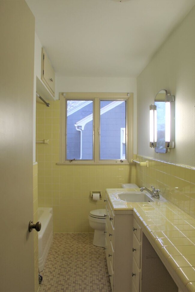 Building Photo - 318 McKinley Ave