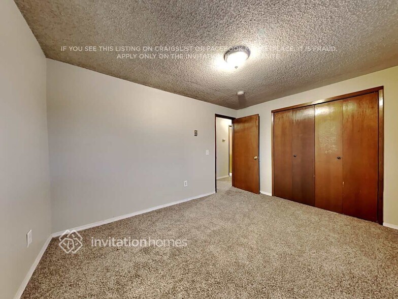 Building Photo - 711 17th St Pl NW