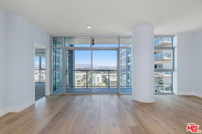 Building Photo - 13650 Marina Pointe Dr