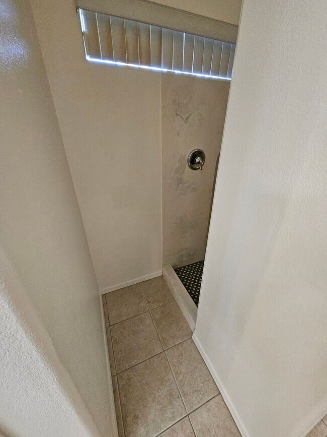 Building Photo - Fort Mohave!! 3 bedroom 2 bathroom in Fairway Estates.