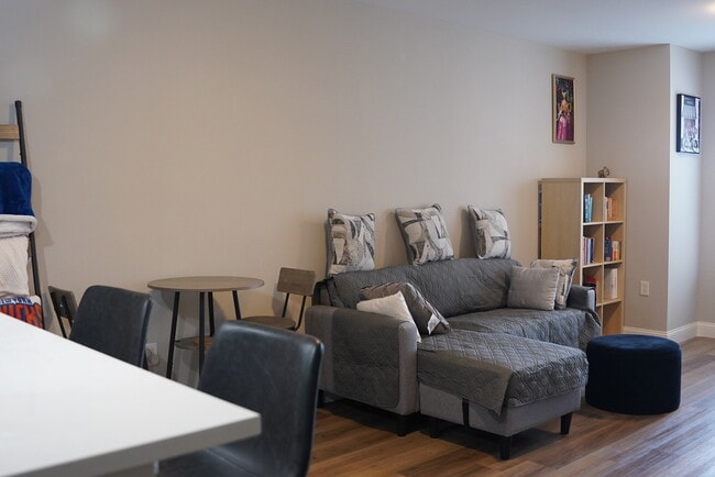 Building Photo - 500 S Center St