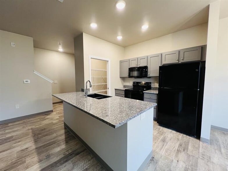 Building Photo - Evantra