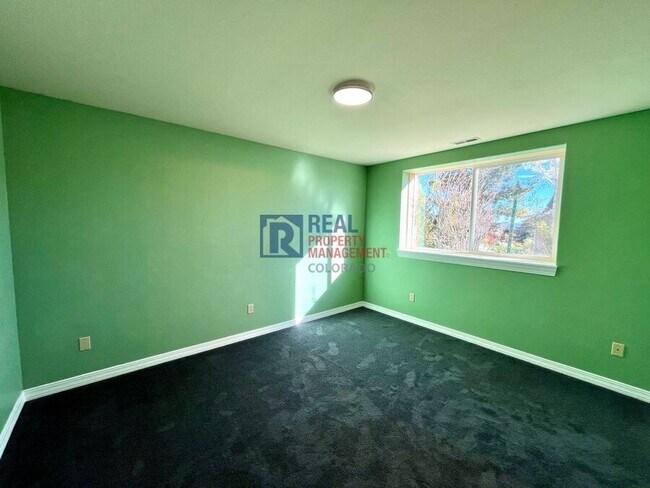 Building Photo - 2645 Rossmere St